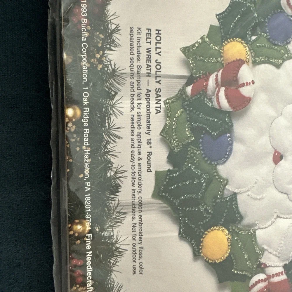 Bucilla Felt Wreath 18